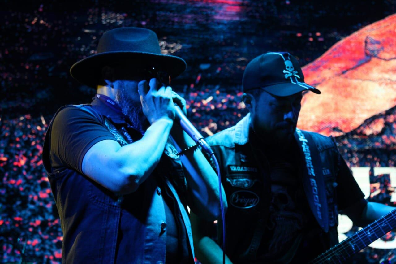 Con sonidos que evocan a Lynyrd Skynyrd, ZZ Top, The Allman Brothers, pero también a Crowbar, Down y Black Label Society, Southern Roots ha propuesto sonidos distintos en la escena rockera de la capital y del país.