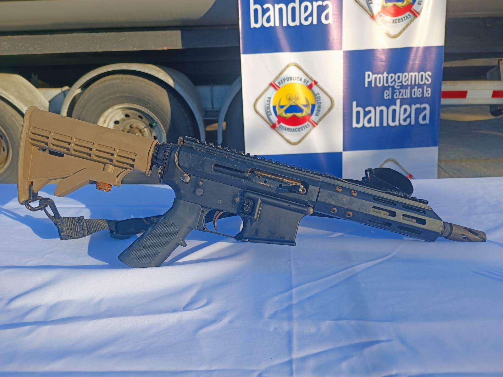 Incautan 189 kilogramos de clorhidrato de cocaína que eran transportados en una lancha tripulada por un colombiano y un dominicano