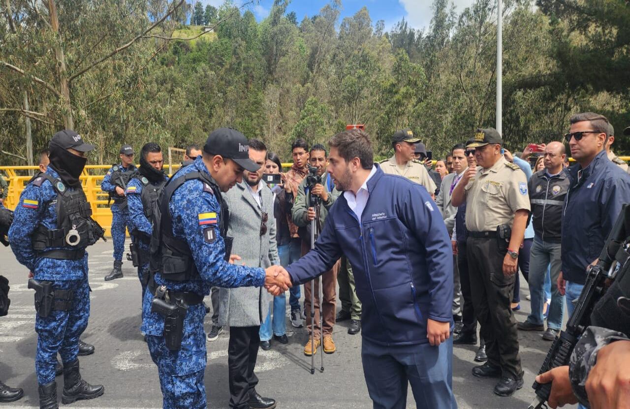 En enero, el presidente de Ecuador, Daniel Noboa, anunció que expulsaría del país a unos 1.500 colombianos que purgaban penas de prisión. El gobierno de Colombia rechazó la medida en un principio, pero luego accedió a  evaluar "caso por caso".