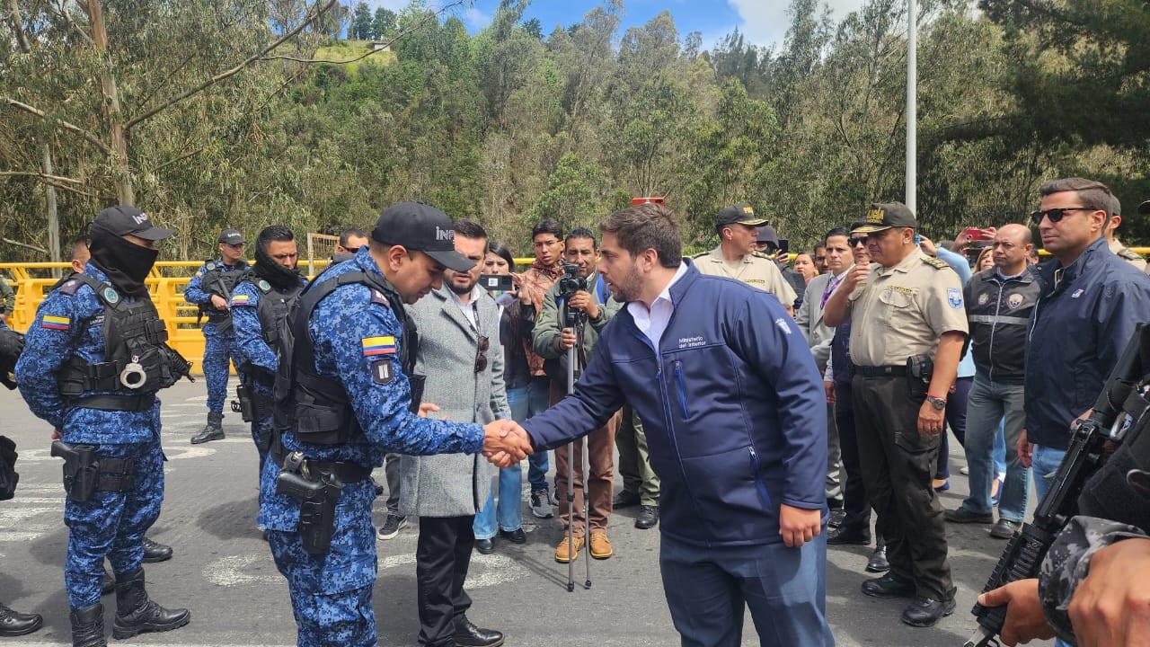 En enero, el presidente de Ecuador, Daniel Noboa, anunció que expulsaría del país a unos 1.500 colombianos que purgaban penas de prisión. El gobierno de Colombia rechazó la medida en un principio, pero luego accedió a  evaluar "caso por caso".