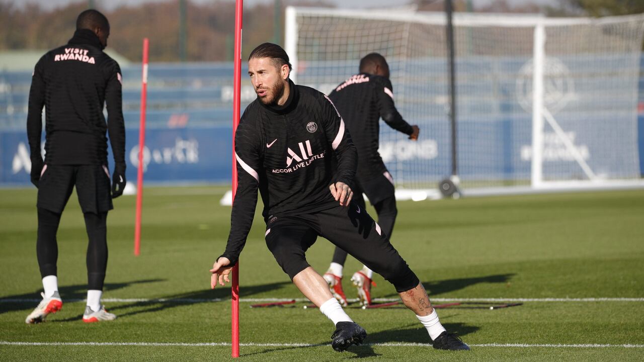 Sergio Ramos en su regreso con el PSG en entrenamientos grupales.