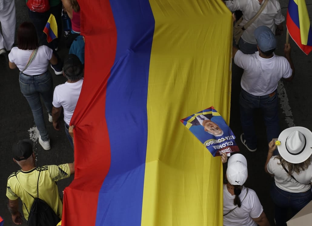 Multitud en marchas a favor de Álvaro Uribe en Cali.