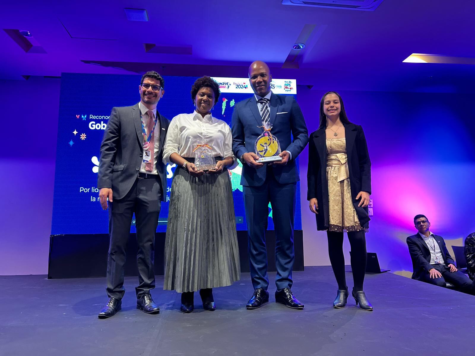 Entrega de premio al alcalde de Palmira, Víctor Ramos