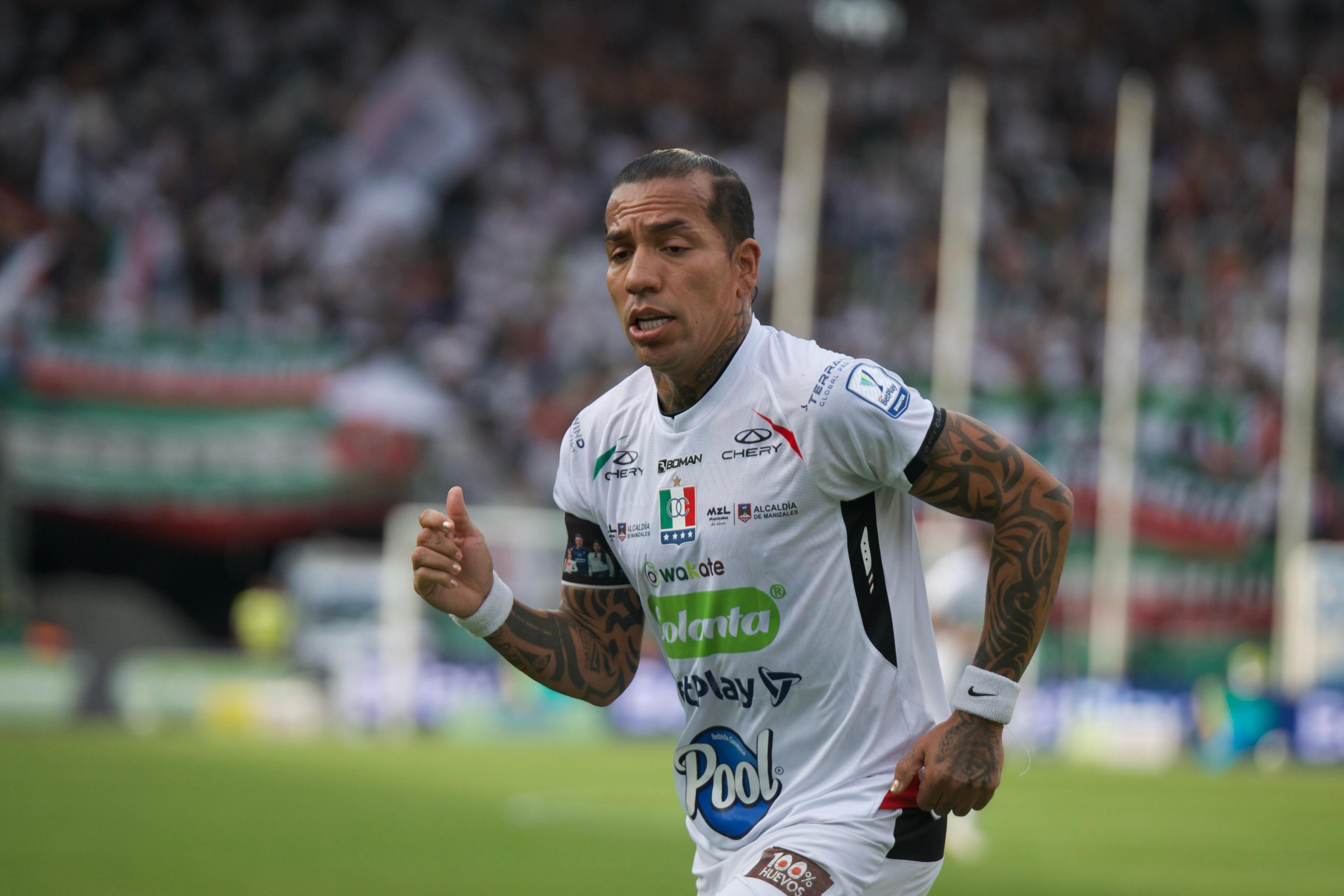 Dayro aumenta su cuenta como máximo goleador del FPC.