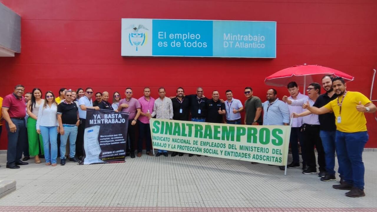 Funcionarios del Ministerio del Trabajo entraron en huelga.