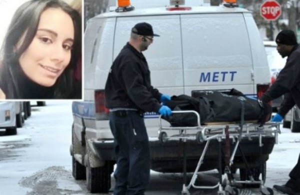 El argentino Carlos Amarillo habría asesinado a su novia, Estrella Castañeda, de 56 años y a la hija de ella, Lina Castañeda, de 25, en Queens (Nueva York, EE. UU.) el 29 de enero de 2014. El hombre  amarró a las mujeres y las golpeó en la cabeza con un martillo. Según la Policía, él mismo llamó al 911. Los agentes encontraron a una de las mujeres con una almohada en el rostro mientras que el hombre caminaba por la calle y leía la Biblia. El fiscal del distrito, Richard Brown, dijo que Amarillo afirmó haberlas matado porque eran brujas y le habían practicado un acto de vudú. El hombre podría enfrentar cadena perpetua. / The New York Post.