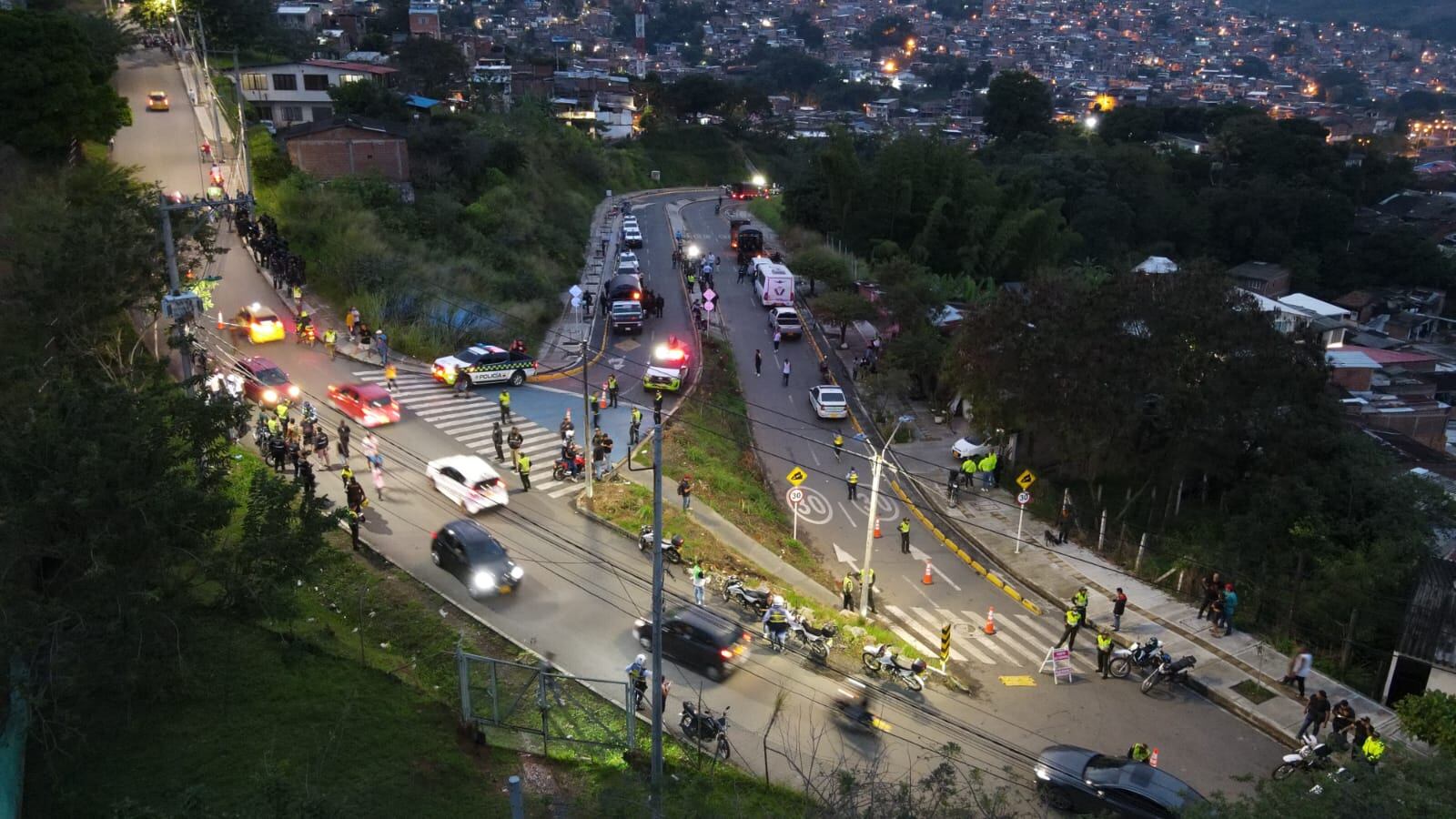 Más de 40 motos fueron inmovilizadas en un  operativo contra piques ilegales en Cali; autoridades indicaron que algunas son robadas.