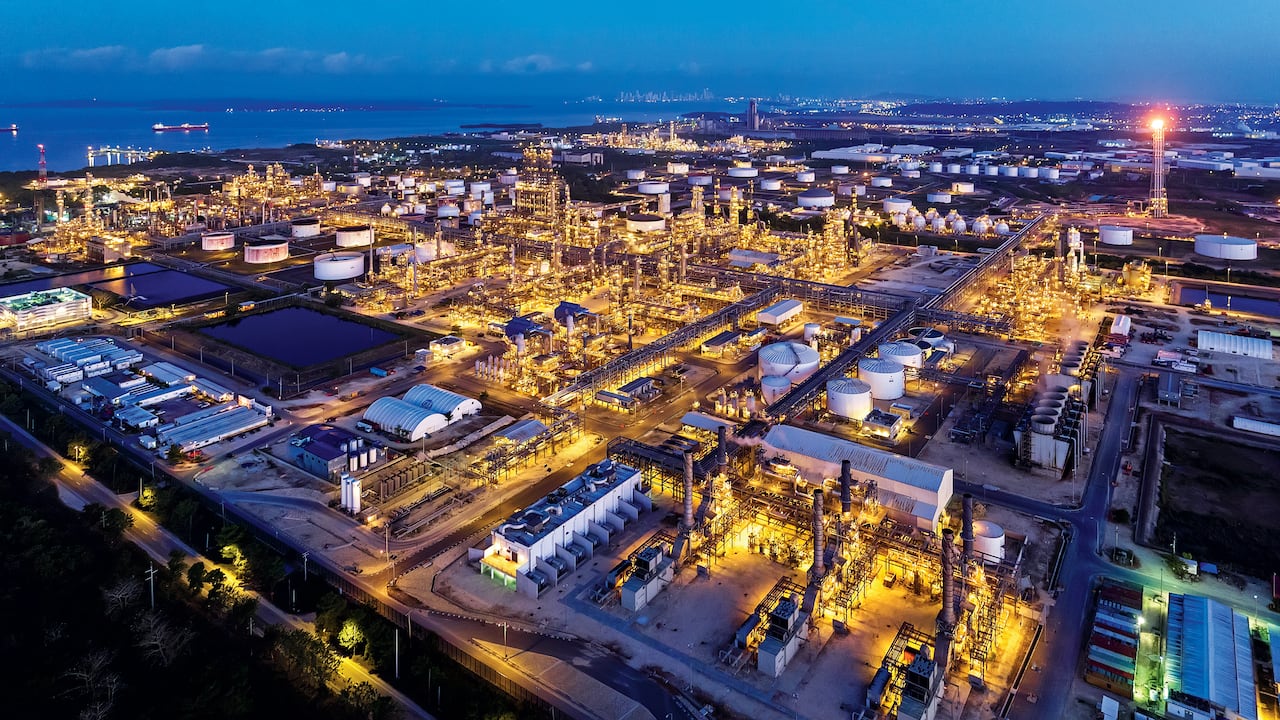 La decisión de la Dian podría conducir a dejar a la Costa Atlántica sin diésel ni gasolina jet, inicialmente. Reficar procesa 200.000 barriles diarios y más de 2.300 personas trabajan de manera directa.