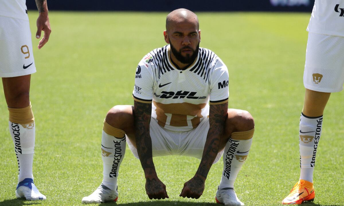 FILE PHOTO: Soccer Football - Liga MX - Pumas UNAM v Monterrey - Estadio Olimpico, Mexico City, Mexico - July 31, 2022 Pumas UNAM's Dani Alves before the match REUTERS/Henry Romero/File Photo