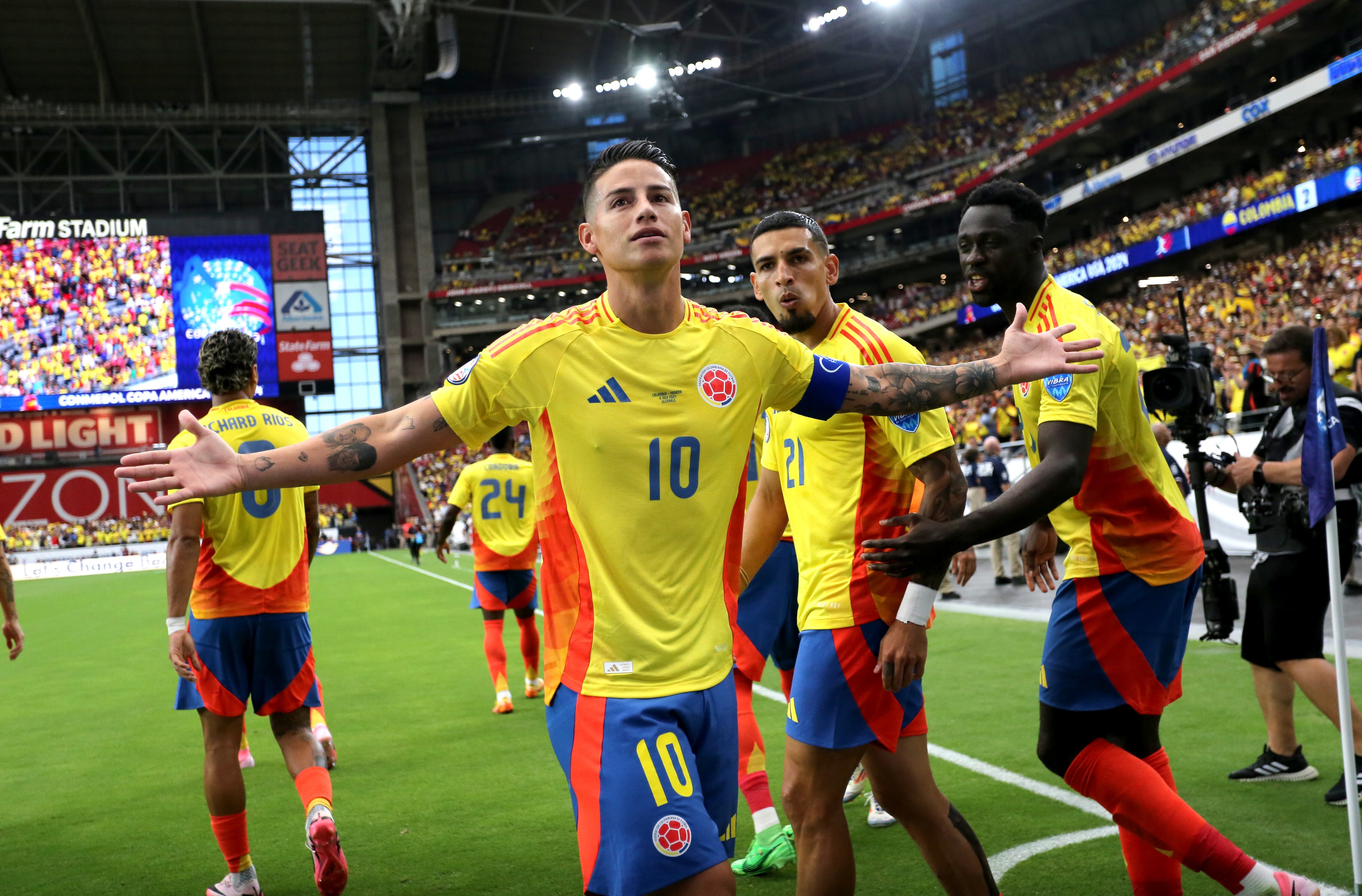 GLENDALE, ARIZONA - JULY 06: James Rodriguez of Colombia celebrates with team mates after scoring his goal during the CONMEBOL Copa America USA 2024 4th Final Match between Colombia and Panama at State Farm Stadium on July 6, 2024 in Glendale, Arizona. (Photo by MB Media/Getty Images)