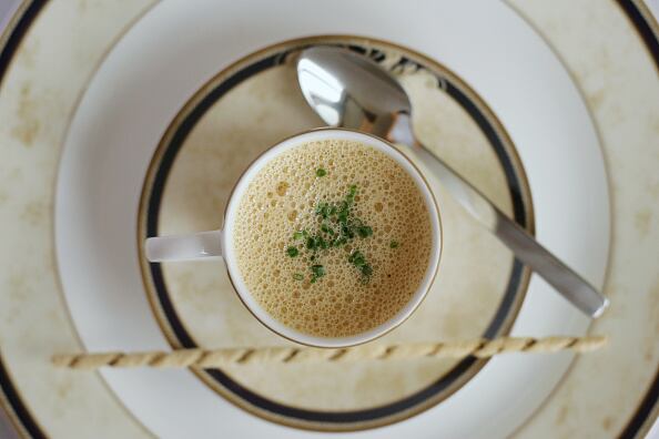 El té de hinojo por ser rico en potasio, apiol y betaína, entre otros principios activos ayudan al aparato digestivo, como antiespasmódico, diurético, carminativo, hidratante, antimicrobiano, antioxidante y antiinflamatorio (Photo by Ricky Chung/South China Morning Post via Getty Images)