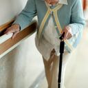 Personas mayores a menudo son abandonados por sus familiares y llevados a ancianatos sin su autorización