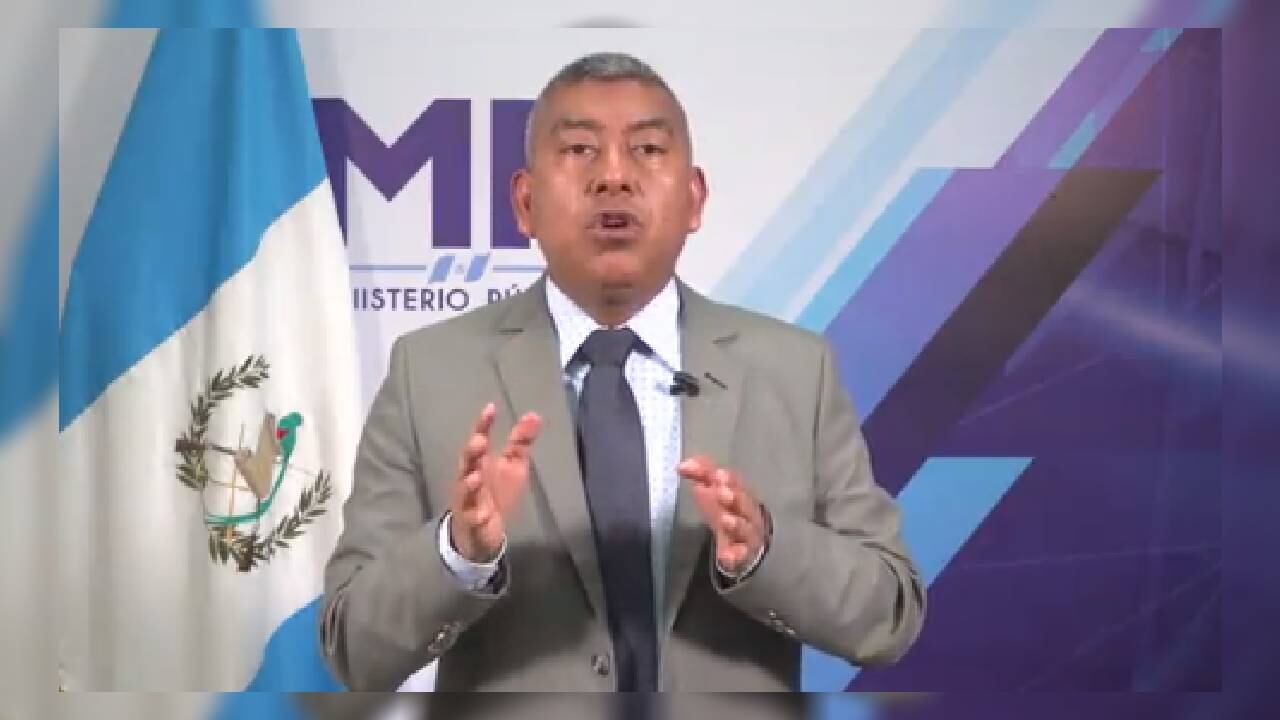 Según el fiscal contra la impunidad en Guatemala, Rafael Curruchiche, las órdenes de aprehensión contra los exfuncionarios mencionados responden a los delitos de conspiración, abuso de autoridad y obstrucción a la justicia.