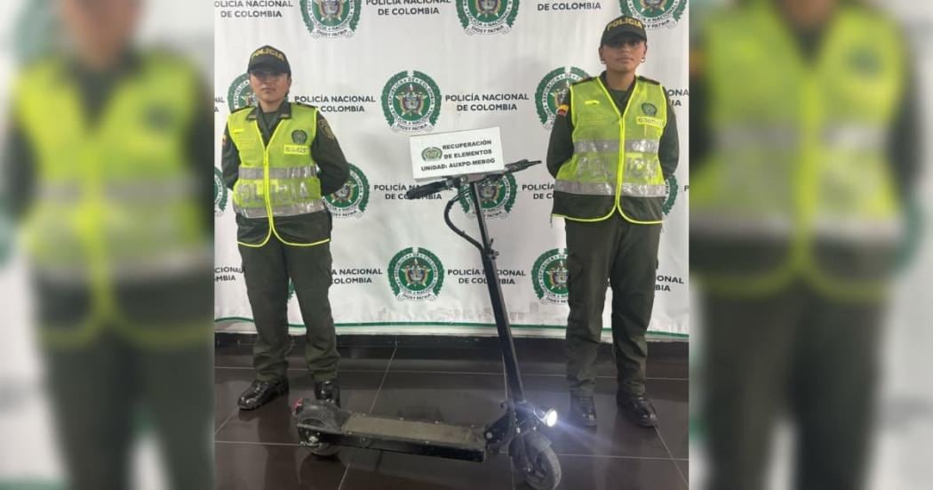 Durante operativo de control en Chapinero, auxiliares de la Policía recuperaron una patineta eléctrica abandonada por un ciudadano que huyó del lugar.
