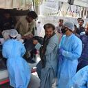 Al menos 50 víctimas por una bomba que causa explosión por lo que deben ser llevados a un hospital, en Quetta, Pakistan, Friday, Sept. 29, 2023. (AP Photo/Arshad Butt)