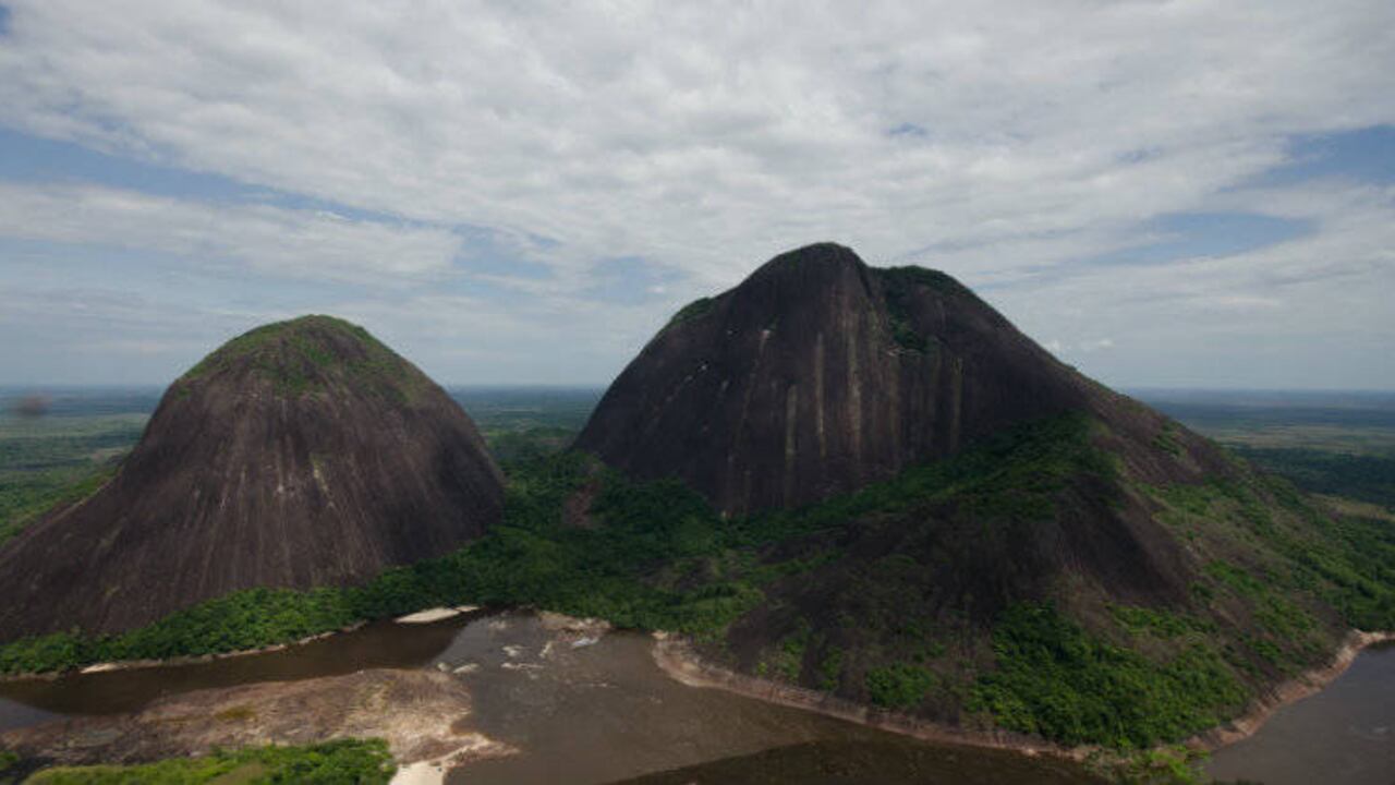 Los cerros de Mavecure en Guainía. Crédito: Wilfredo Amaya