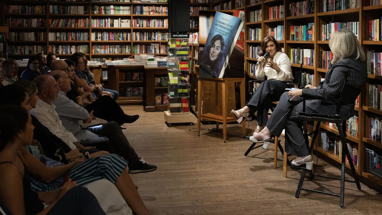 “Las redes sociales no son el negocio, sino el punto de partida”, explica Lina Cáceres, autora del libro La Economía de las Comunidades, y agrega que los creadores más exitosos desarrollan productos, servicios, propiedad intelectual y comunidades. Construyen empresas alrededor de su influencia.
