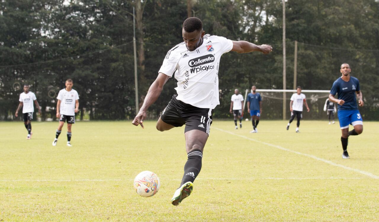 Jackson Martínez estuvo entrenando con el DIM durante los primeros días de 2023.