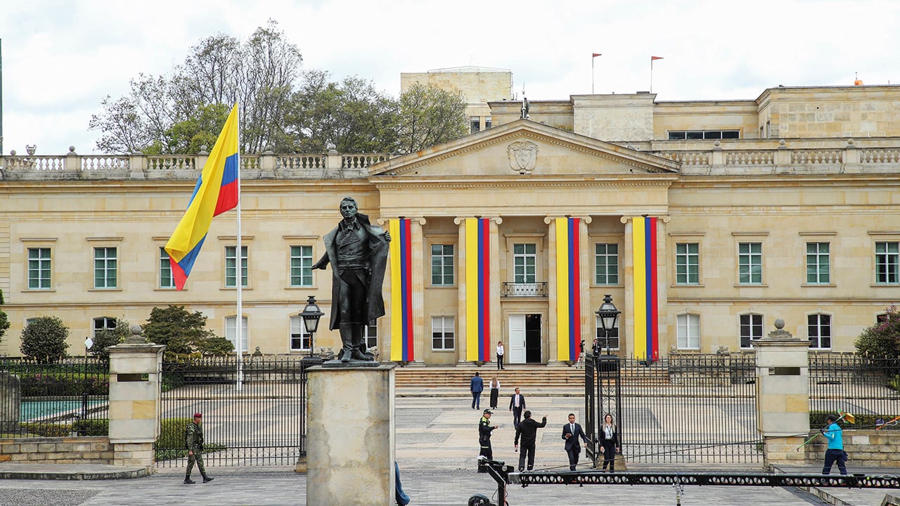De la Espriella y Cepeda lideran la carrera electoral para ganar la presidencia.
