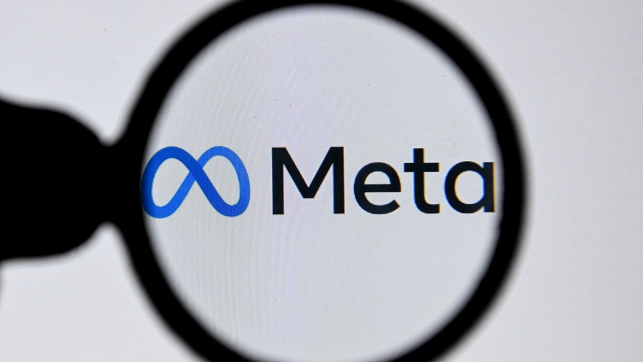Meta deberá habría violado la ley que protege los datos de las personas.