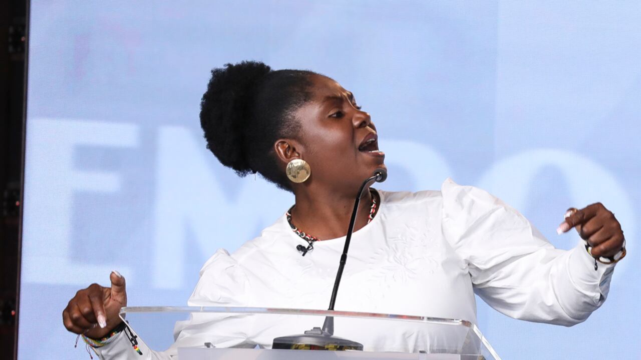 Francia se encontraba en el lugar en un evento de campaña, cuando fue apuntada por el láser.