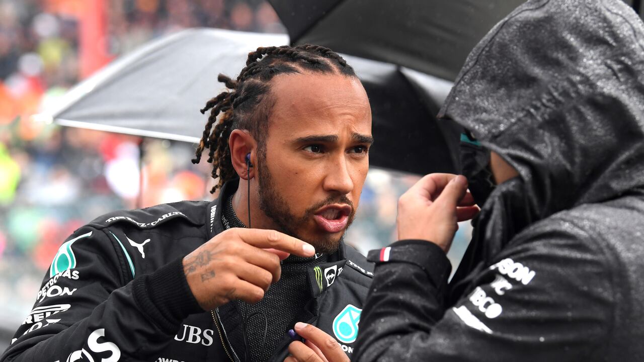 El piloto británico afrontará una dura sanción este sábado al salir en el último lugar del esprint final.