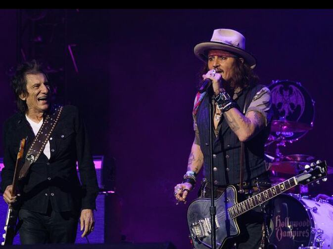 Johnny Depp en una presentación con la banda Hollywood Vampires.