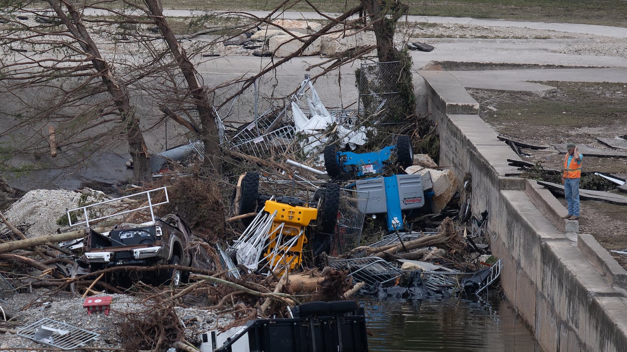 Se observan daños generalizados en Kerrville, Texas, y sus alrededores, el 6 de julio de 2025, tras una inundación repentina mortal que provocó que el río Guadalupe creciera 8 metros en menos de una hora la madrugada del viernes.