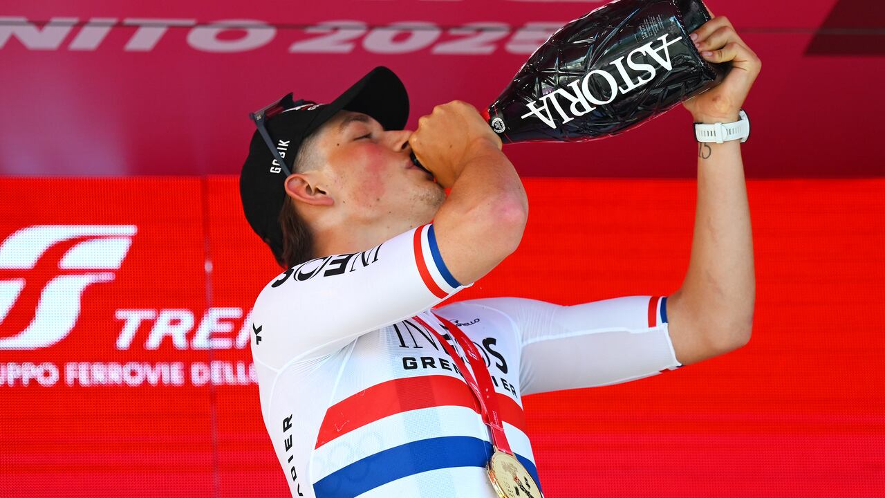 Joshua Tarling, del Ineos, se quedó con la contrarreloj en la etapa 2 del Giro de Italia 2025.