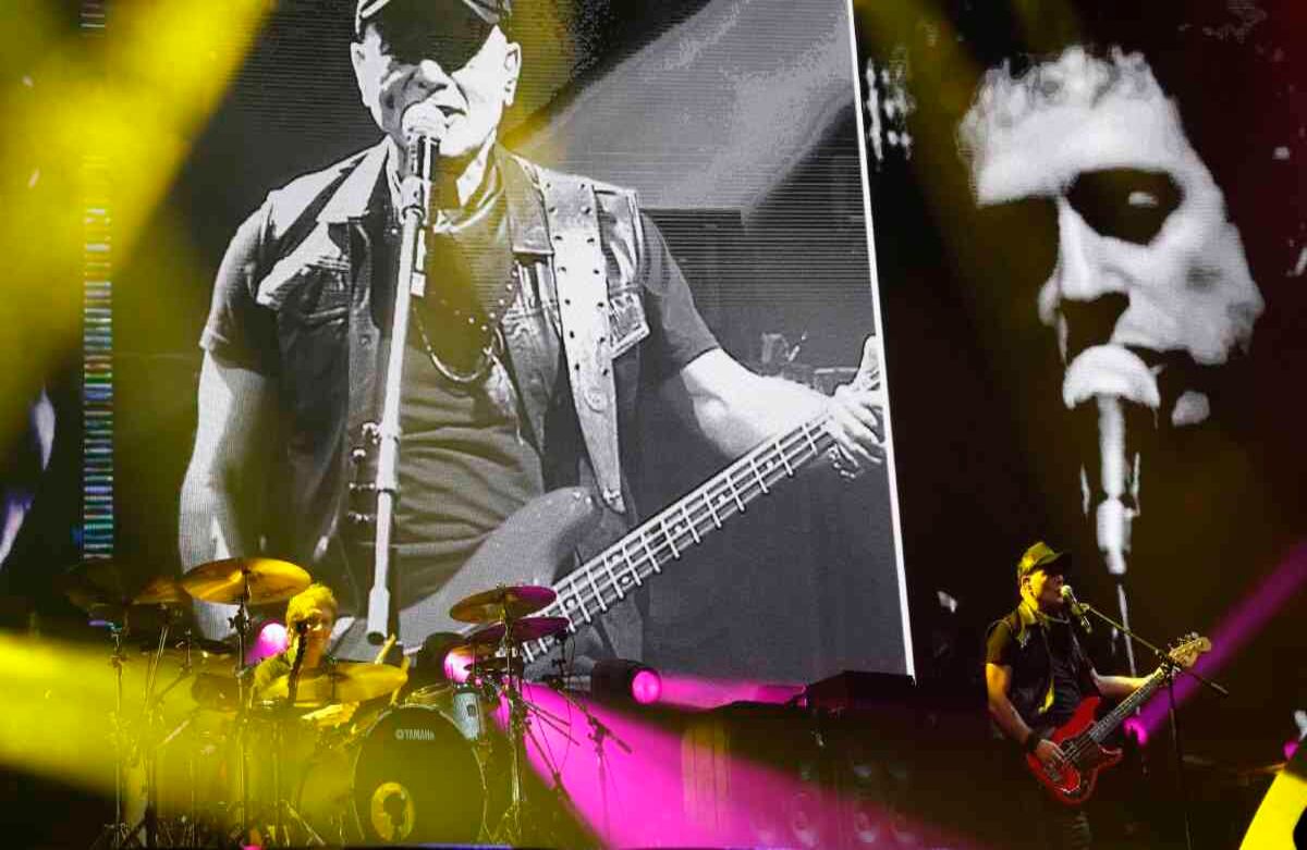 Durante el concierto se le rindió homenaje a Gustavo Cerati, fallecido el 4 de septiembre de 2014. Foto: Guillermo Torres Reina.