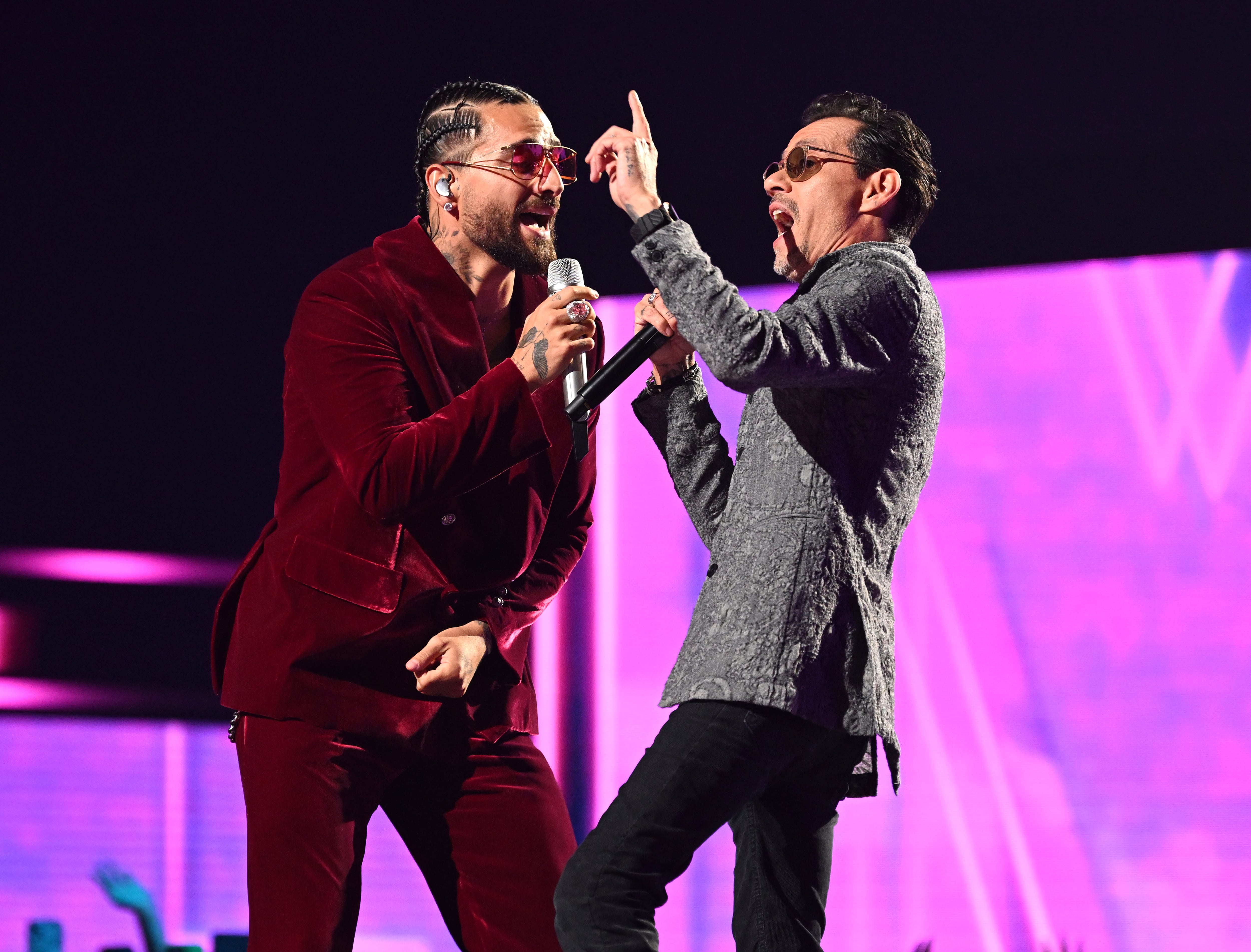 Marc Anthony en el escenario con su amigo Maluma