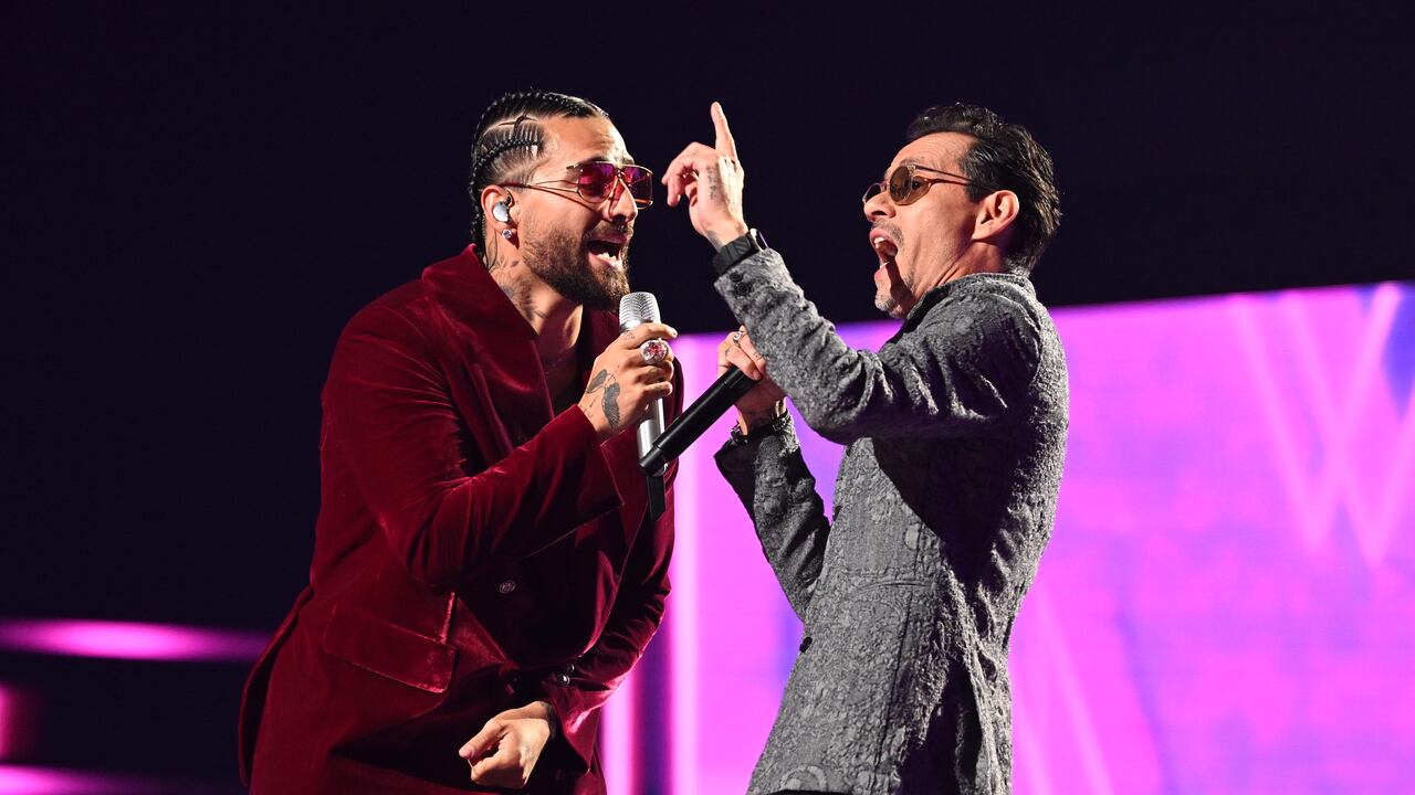 Marc Anthony en el escenario con su amigo Maluma