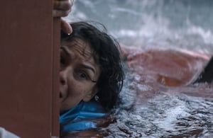 'Embestida': El fenómeno de los tiburones que conquista Netflix