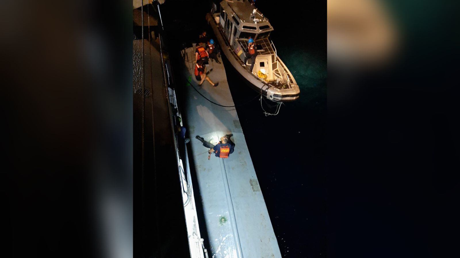 El semisumergible medía 30 metros de largo y tres de ancho.