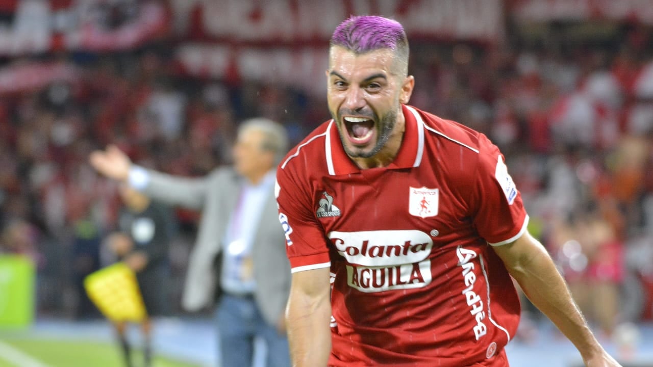 Imagen del juego entre América y Deportivo Cali, en una edición más del clásico vallecaucano por la fecha 17 de la Liga colombiana. Foto: Raúl Palacios / El País