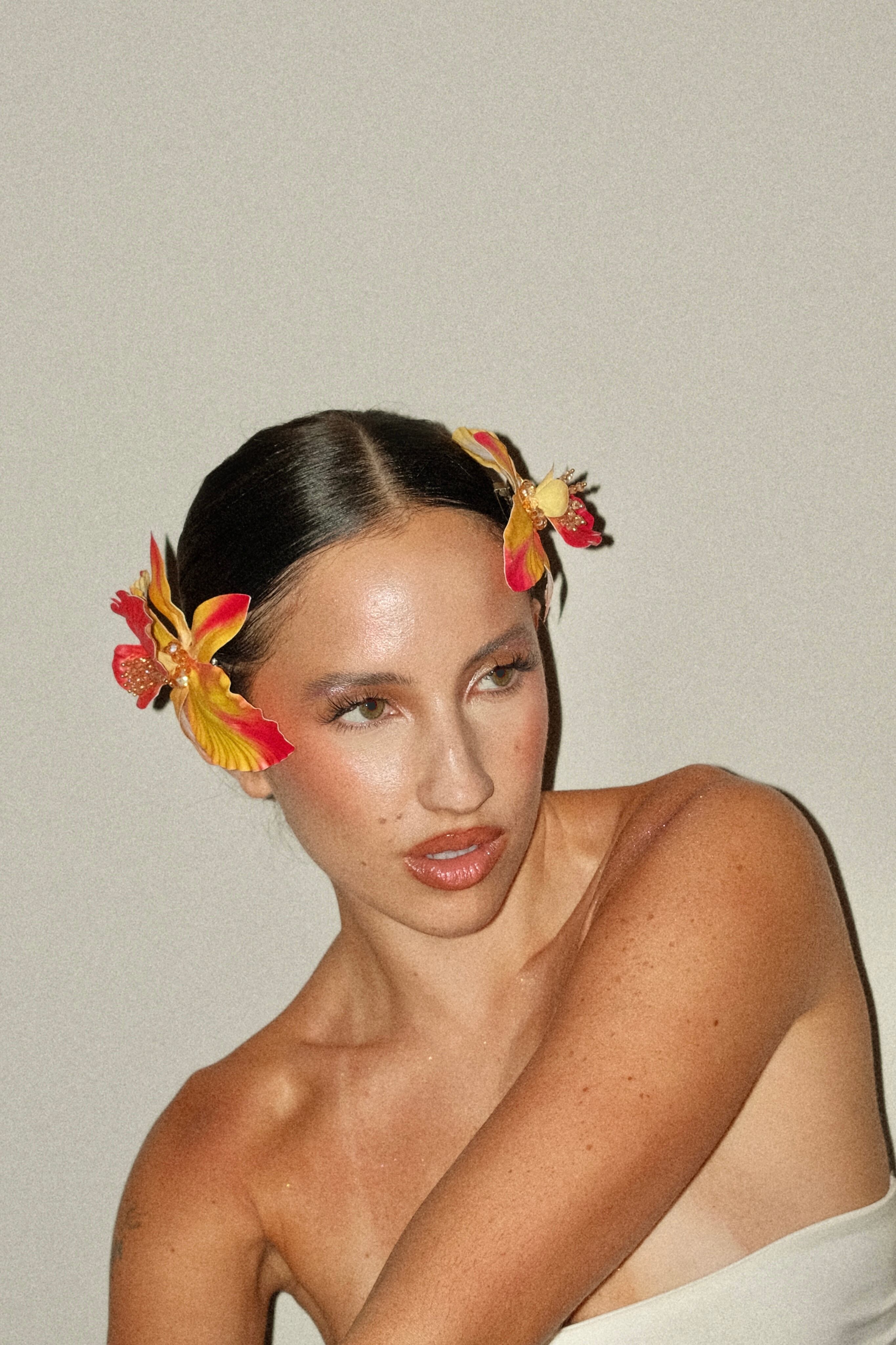 Aria Vega ocupa el #1 del Billboard Colombia Hot 100 con Chévere, una canción que desde su lanzamiento ha generado más de 1,7 millones de videos asociados en TikTok y ya supera los 50 millones de reproducciones en Spotify.