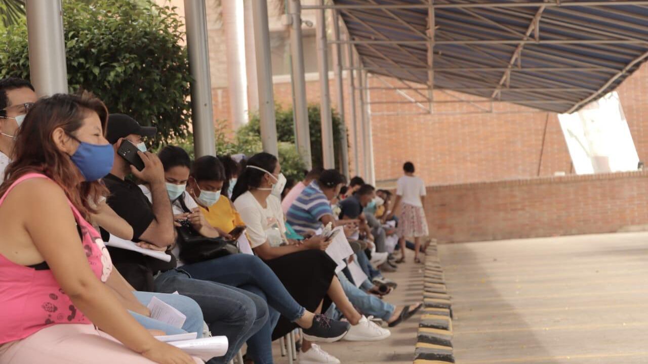 Primer día de vacunación masiva en Riohacha, la capital de La Guajira.