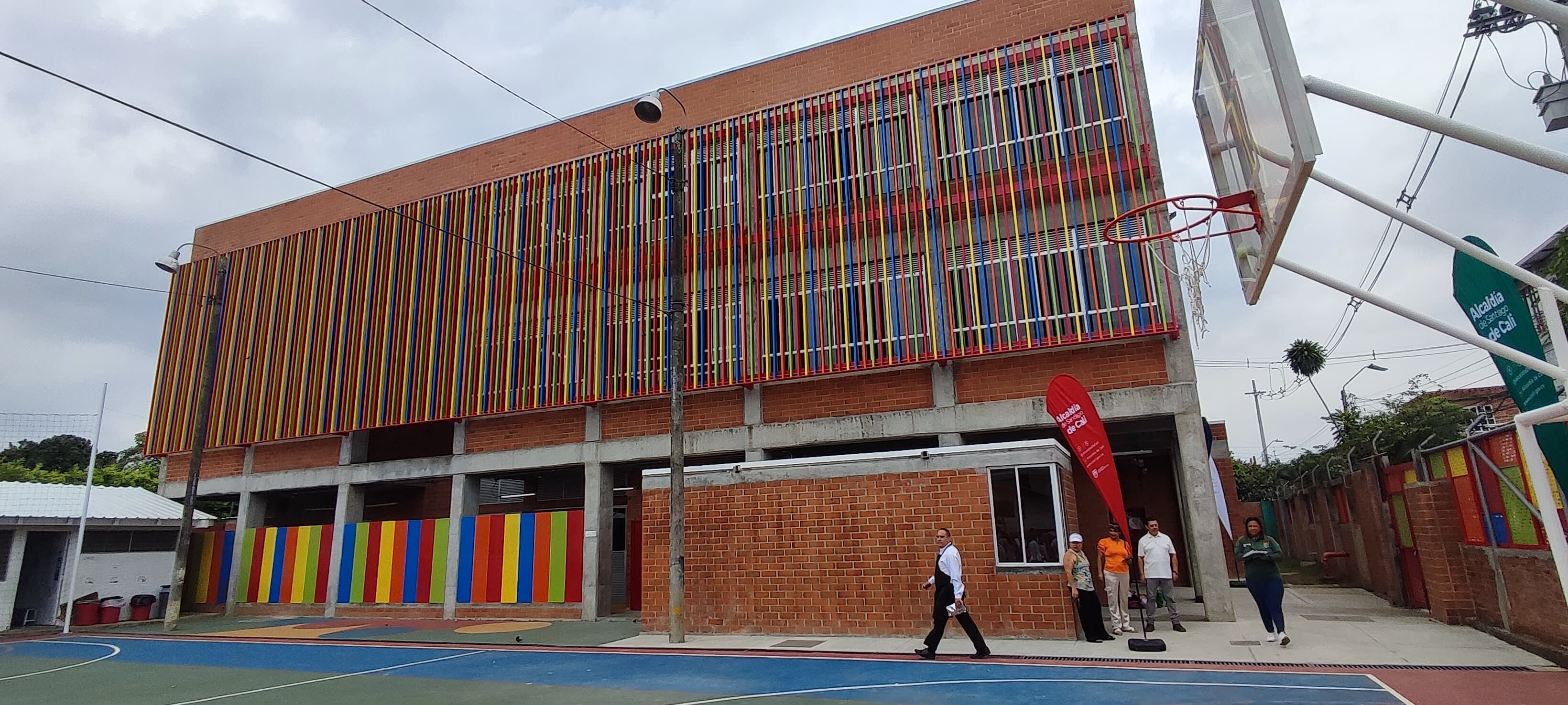 colegio Rodrigo Lloreda en el oriente con el ministro de educación.