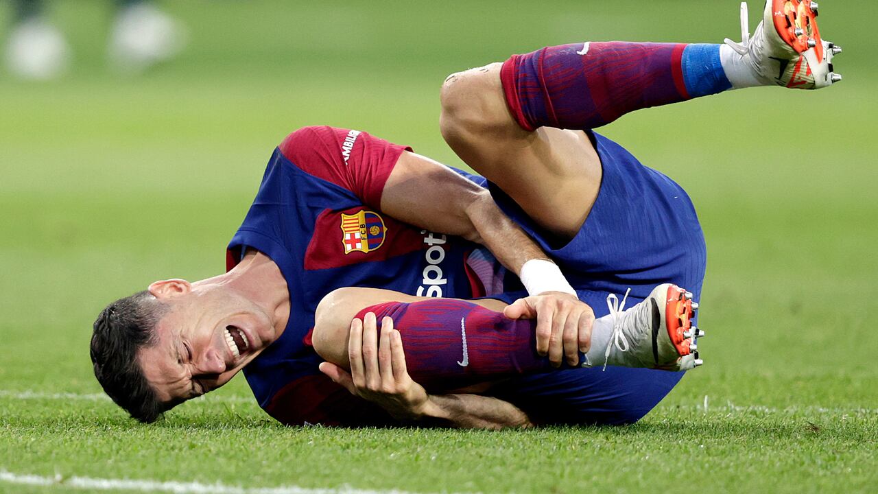 Robert Lewandowski se lesionó en el duelo contra el Celta de Vigo.