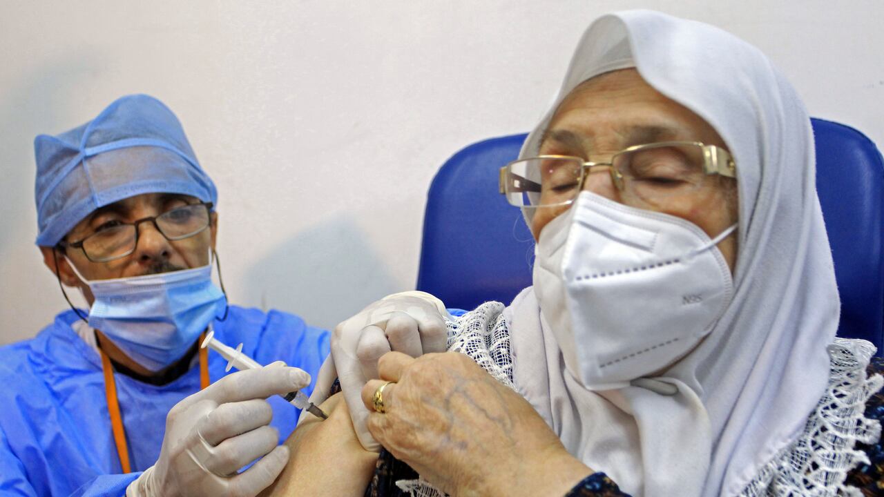 ¡Atención! por muerte de una vacunada, Austria suspende lote de la vacuna de AstraZeneca