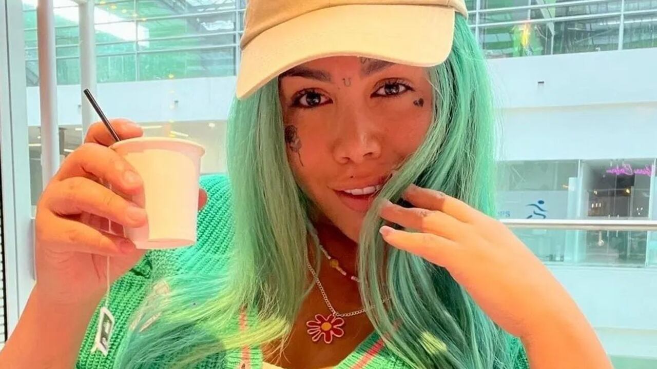 Yina está inmóvil en su casa de cuenta de los biopolímeros. Foto: Instagram @yinaacalderonoficial.