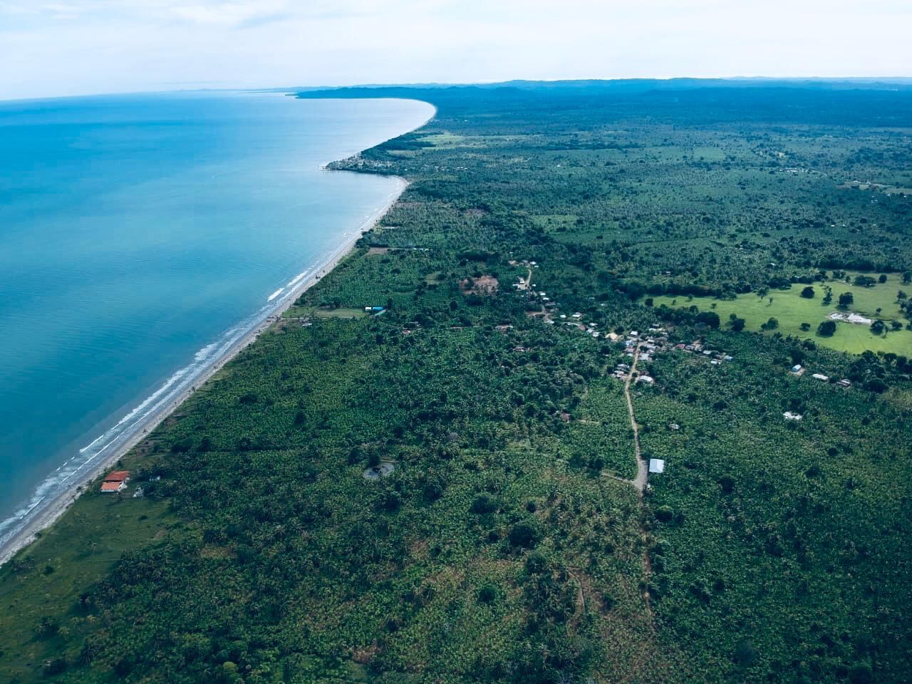 Las playas de Sabanilla, hacen parte de los 22 kilómetros de playa con que cuenta el municipio. Además tiene siete patrimonios naturales que están consolidando a San Juan como un atractivo destino turístico del Urabá antioqueño.