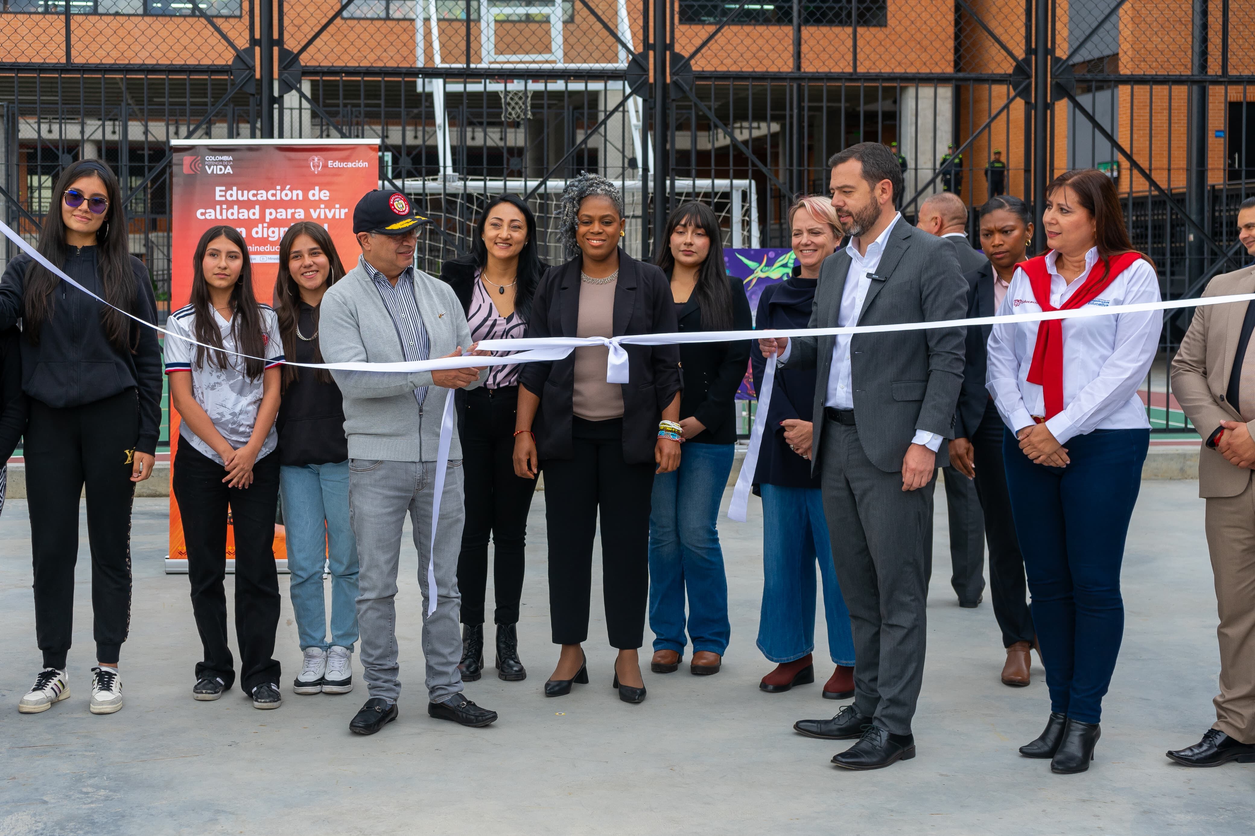 El presidente Gustavo Petro inauguró el colegio Agudelo Restrepo en Ciudad Bolívar, al sur de Bogotá