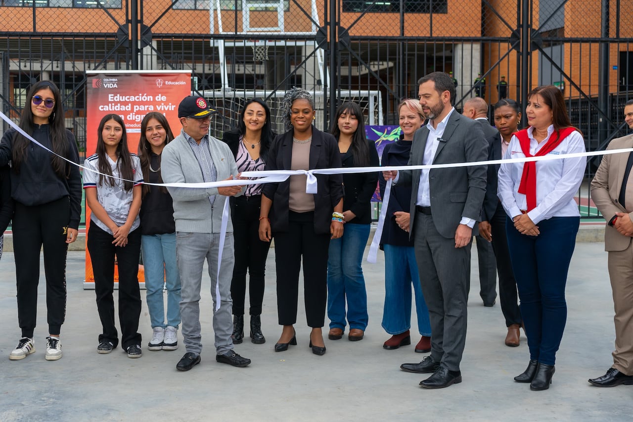 El presidente Gustavo Petro inauguró el colegio Agudelo Restrepo en Ciudad Bolívar, al sur de Bogotá