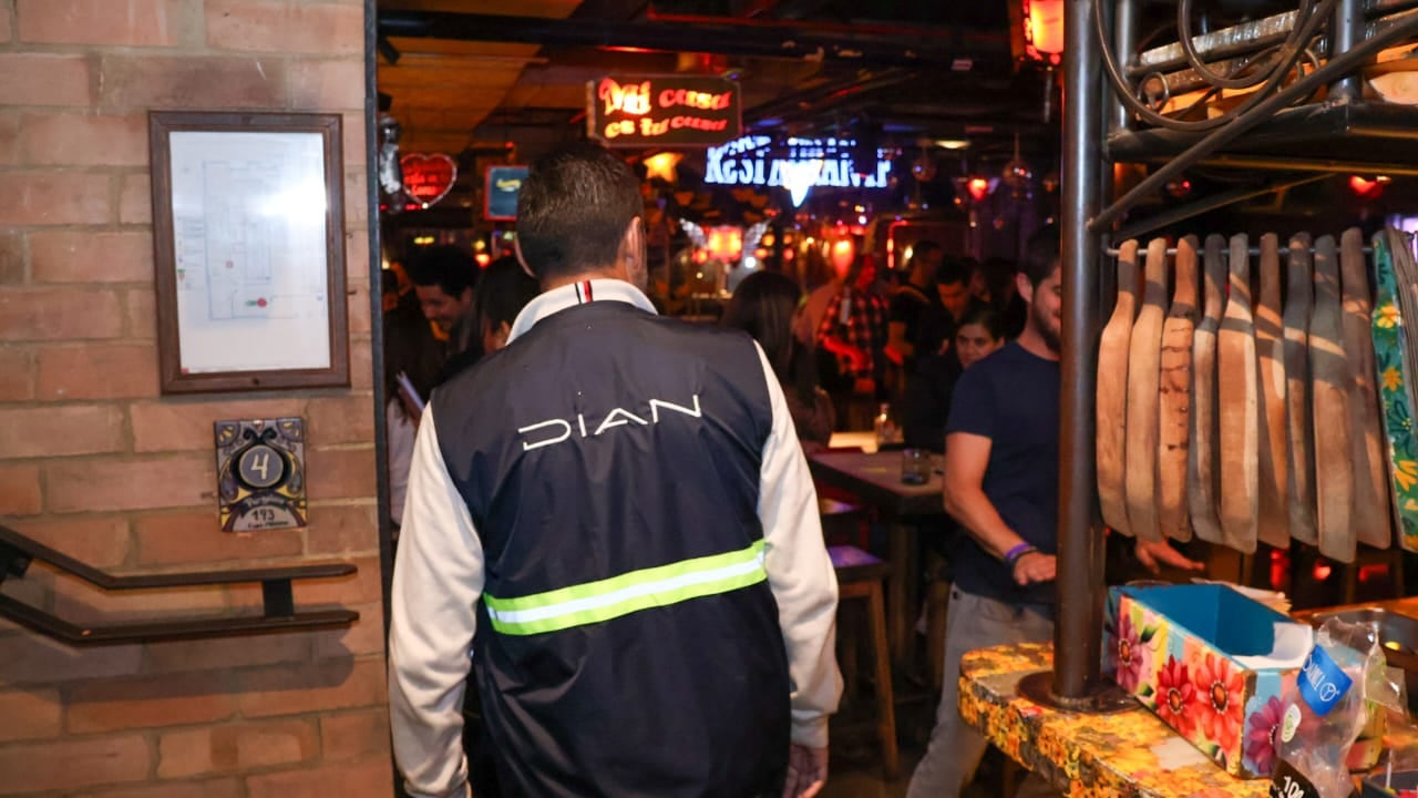 Operativo de la Dian en establecimientos comerciales de Bogotá