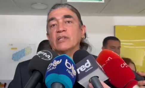 Gustavo Bolívar se refirió a la postura del presidente Petro sobre Venezuela