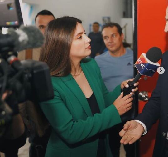 Stephanie se suma a la reciente llegada de caras nuevas en la pantalla de Caracol Televisión.