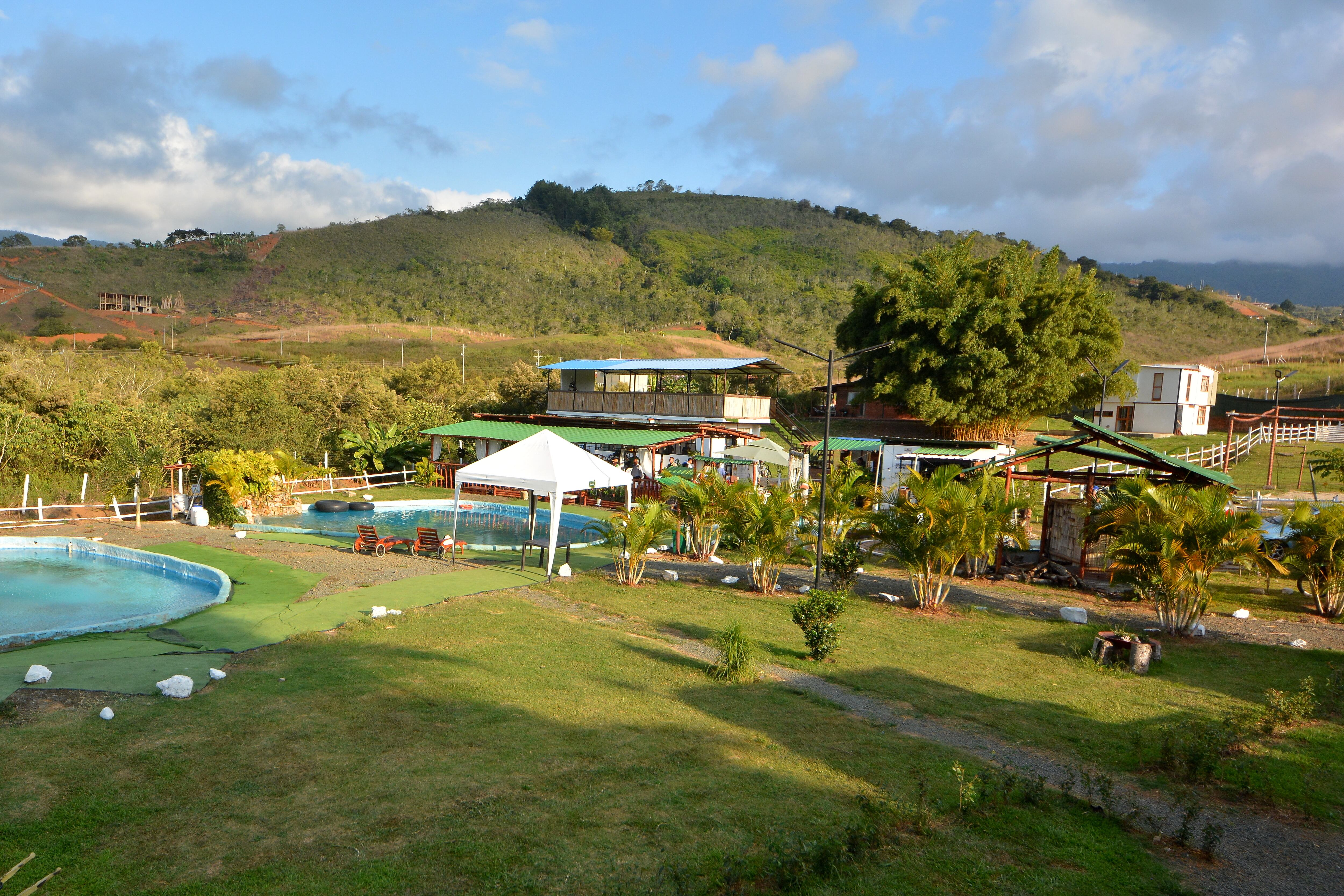Reunión de empresarios del turismo con la alcaldesa de Dagua y autoridades, para lanzar estrategias de turismo en esta zona del Valle del Cauca.  Foto Jorge Orozco / El País.