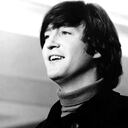El líder de los Beatles John Lennon, fue asesinado en 1980 a la edad de 40 años, de acuerdo con Forbes, su imagen genera cerca de US$9 millones al año.