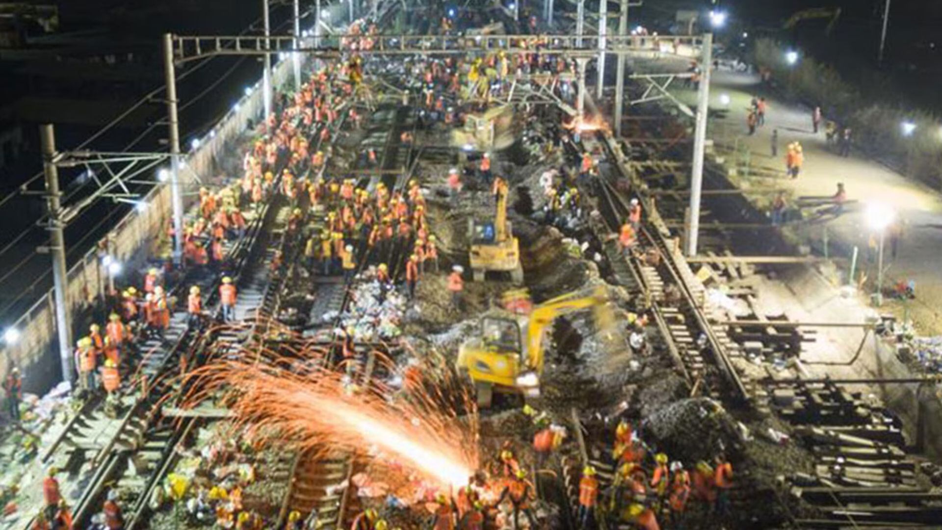 Se emplearon 23 excavadoras y 7 trenes